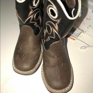 Double barrel toddler boots size 6